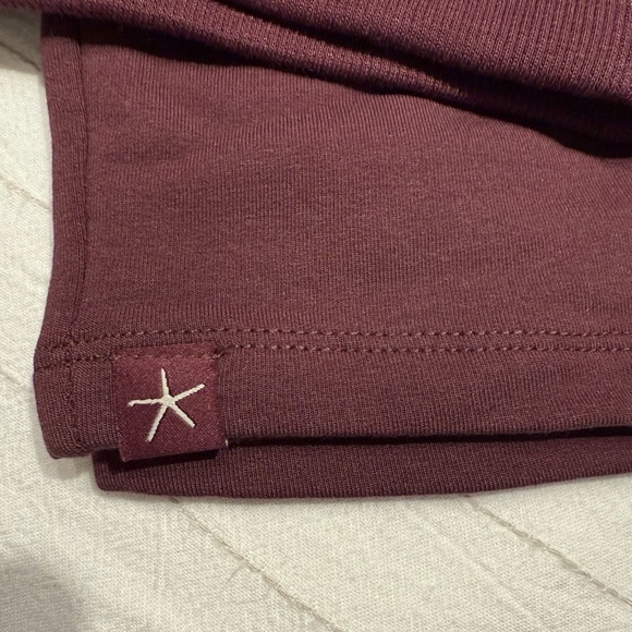 Barefoot Dreams Cozy Set in Burgundy new with tags - Picture 8 of 12